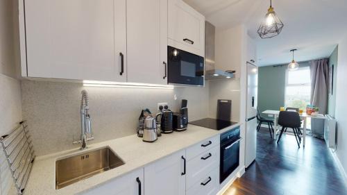 Newport Apartment | Stylish Studio Apartment with Peloton