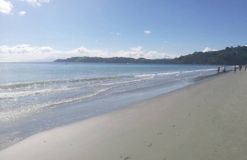 Onetangi Apartment | Stylish Studio By the Beach!