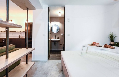 Florentin Apartment | Stylish Studio City Apt. Perfect Getaway
