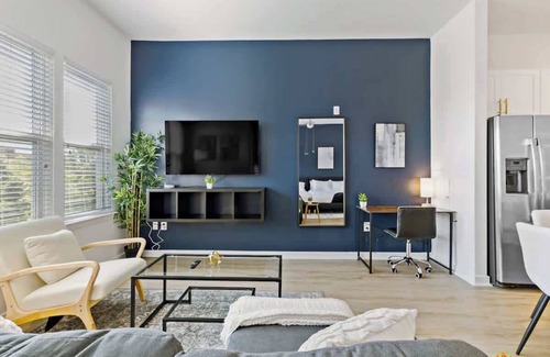 Cherry Apartment | Stylish Studio DT | Pool, Gym, W/D & Free Parking