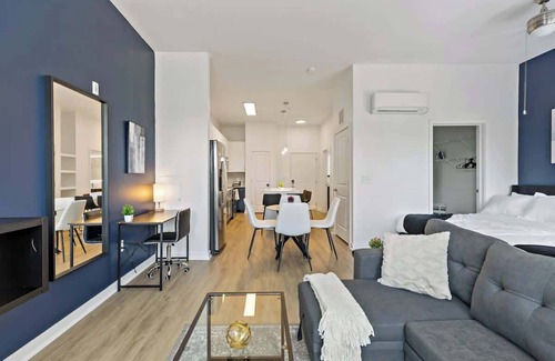 Cherry Apartment | Stylish Studio DT | Pool, Gym, W/D & Free Parking