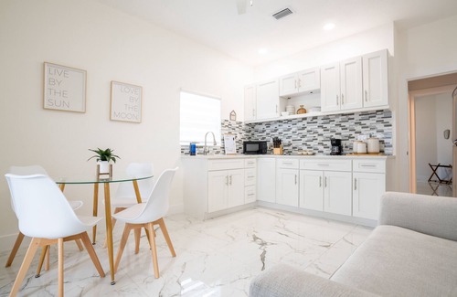 Temple Crest Apartment | Stylish Studio located within walking distance of Busch Gardens in Tampa, FL