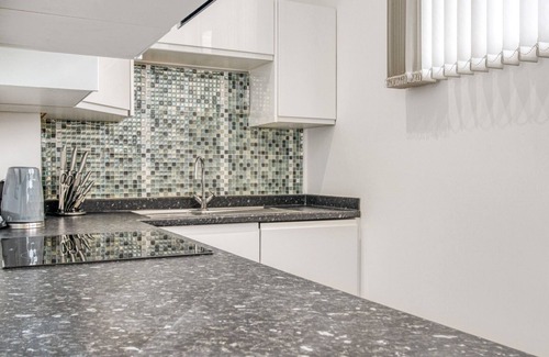 Heathrow Villages Apartment | Stylish Studio near Heathrow