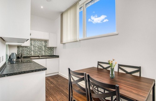 Heathrow Villages Apartment | Stylish Studio near Heathrow