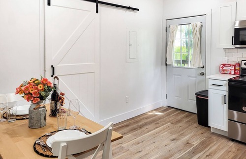 Bristol Apartment | Stylish studio, newly renovated!