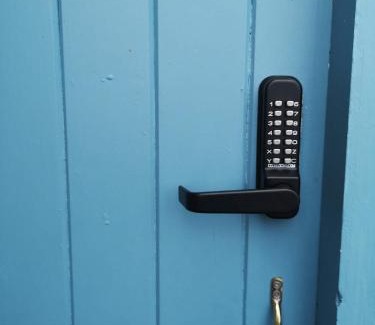 Dollymount Apartment | Stylish studio own entrance in Victorian House