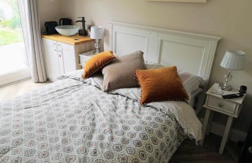 Dollymount Apartment | Stylish studio own entrance in Victorian House