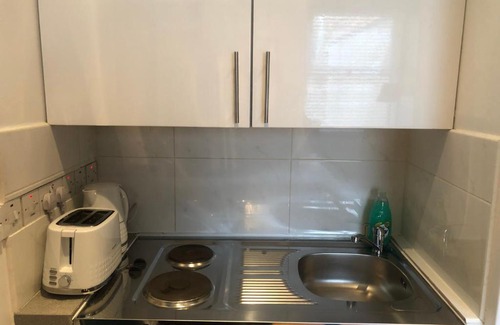 Coldharbour Apartment | Stylish Studio Room in Trendy Brixton - B