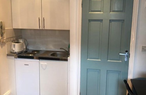 Coldharbour Apartment | Stylish Studio Room in Trendy Brixton - B