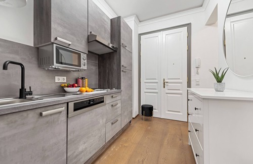 Rudolfsheim-Funfhaus Apartment | Stylish Studio, Smart TV, 2 Beds