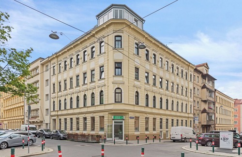 Rudolfsheim-Funfhaus Apartment | Stylish Studio, Smart TV, 2 Beds
