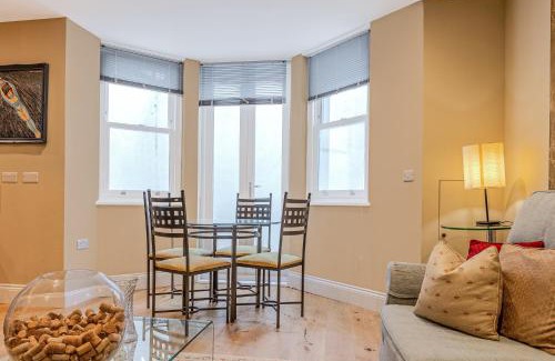Northcote Apartment | Stylish studio with patio in Clapham, 14 min tube