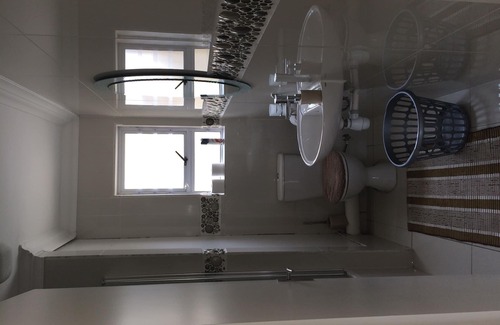 Muizenberg Apartment | Stylish sun kissed 2 bed apartment near the sea (mountain view)