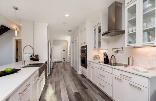 Indianapolis House | Stylish Surrey Park Home w/Pool, Fire Pit, Gourmet Kitchen, Outdoor Grill + Bar