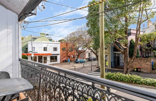 Surry Hills House | Stylish Terrace Oasis 2BR in Vibrant Surry Hills