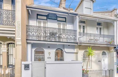Surry Hills House | Stylish Terrace Oasis 2BR in Vibrant Surry Hills