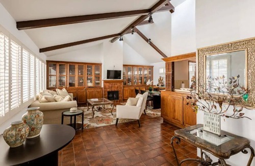 The Flats House | ★Stylish The Flats Oasis★ Steps to Rodeo Dr | Parking Spot Included
