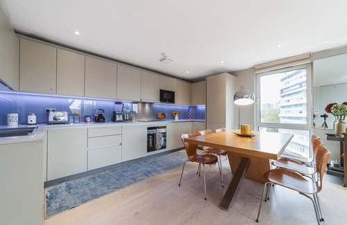Latchmere Apartment | Stylish Three-Bedroom Battersea Flat