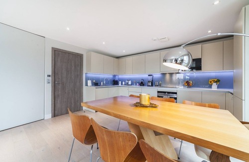 Latchmere Apartment | Stylish Three-Bedroom Battersea Flat