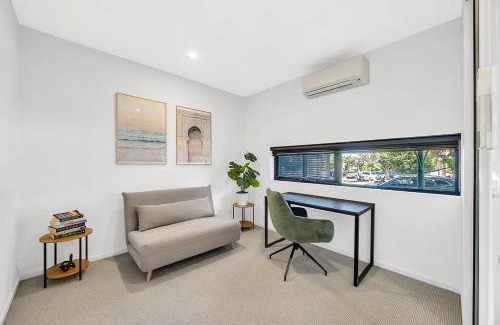 Clayton House | Stylish Three-Story Getaway with Balcony - Clayton