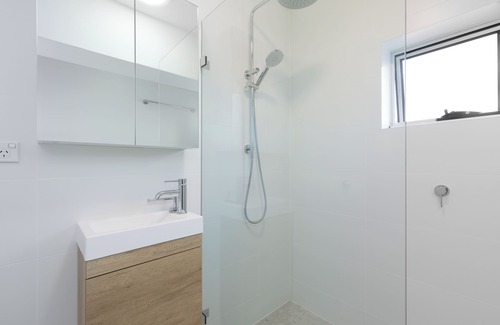 Mosman Apartment | Stylish Top-Floor Studio with Scenic Mosman Bay & Sydney City Views