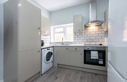 Worcester Apartment | Stylish Town Centre Flat - Comfy, Modern & Convenient