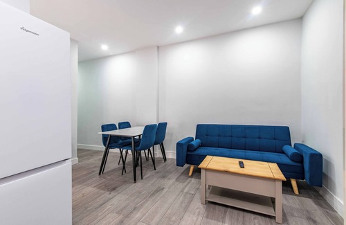 Worcester Apartment | Stylish Town Centre Flat - Comfy, Modern & Convenient