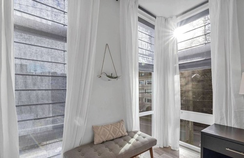Westlake House | Stylish Townhome in Westlake