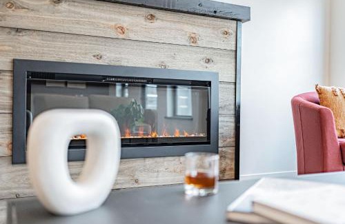 Driggs House | Stylish Townhome Walkable Garage