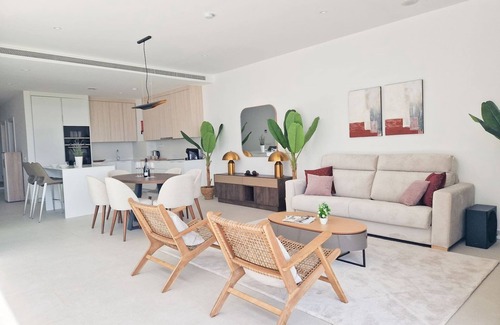 Casares Ski Chalet | Stylish Townhouse @ Finca Cortesin Golf Resort