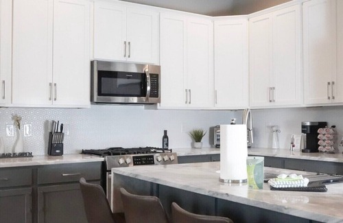 Haynes Area House | Stylish Townhouse w/Rooftop|Minutes to Downtown