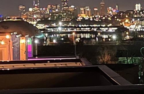 Haynes Area House | Stylish Townhouse w/Rooftop|Minutes to Downtown