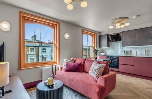 Hammersmith Broadway Apartment | Stylish Two Bedroom Apartment in Hammersmith