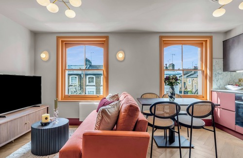 Hammersmith Broadway Apartment | Stylish Two Bedroom Apartment in Hammersmith