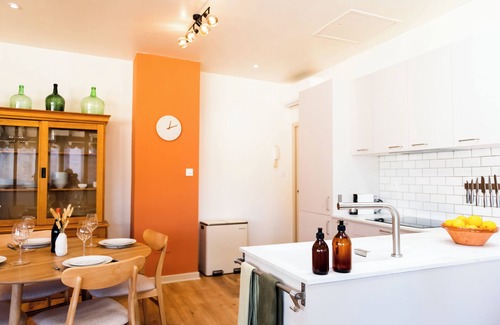 Bastide Saint-Louis Apartment | Stylish two bedroom apartment with outdoor space and A/C in Carcassonne centre