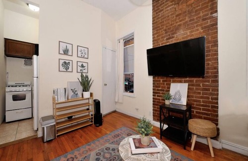 Commons Historic District Apartment | Stylish UES Studio! New York Escape!