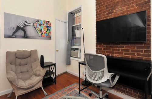 Commons Historic District Apartment | Stylish UES Studio! New York Escape!