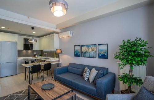 Mahmutbey Apartment | Stylish Urban Apt- Soak Up The City's Vibes