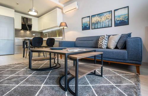 Mahmutbey Apartment | Stylish Urban Apt- Soak Up The City's Vibes