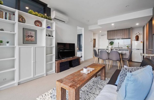 Carlton South Apartment | Stylish Urban Living in Carlton