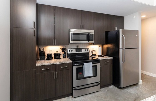 Downtown Des Moines Apartment | Stylish Urban Loft | 2BR/2BA - Heart of Downtown!