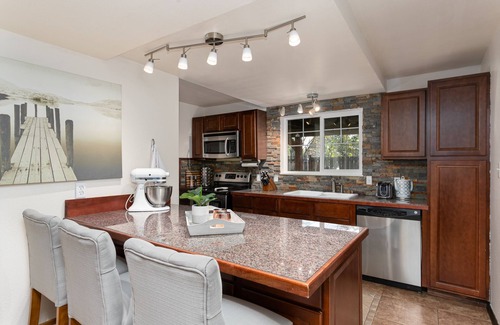 Highline Cottage | Stylish Urban Oasis with hot tub and pool!