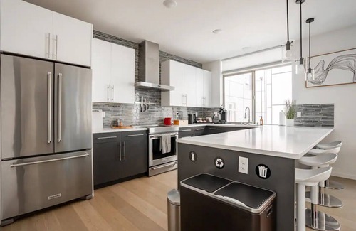Atlantic House | Stylish Urban Retreat w/Rooftop Deck