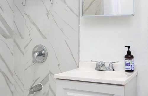 Rampart Village Apartment | Stylish Urban Sanctuary in DTLA Studio!