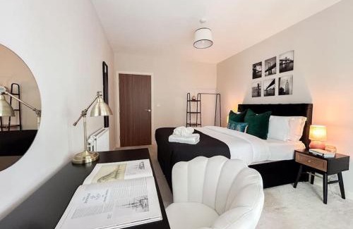 London Borough of Hounslow Apartment | Stylish Urban Sanctuary with Parking