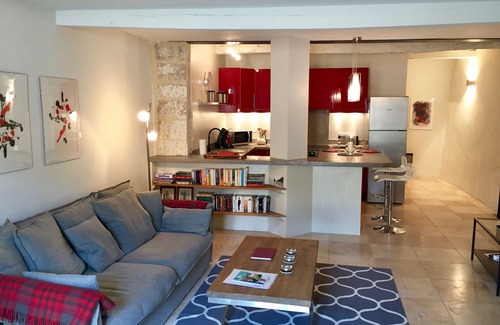 Uzes Apartment | Stylish Uzes Centre Apartment with a Large Terrace
