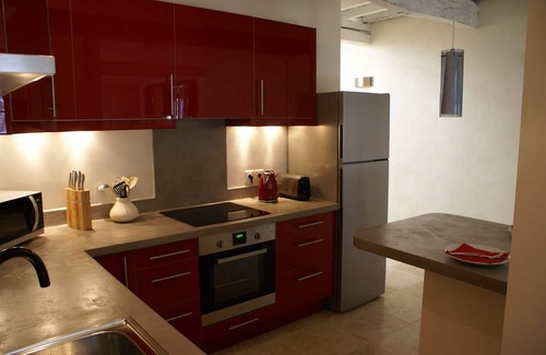 Uzes Apartment | Stylish Uzes Centre Apartment with a Large Terrace