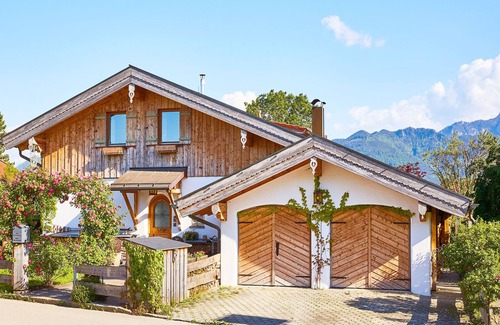 Uebersee Apartment | Stylish vacation apartment, 75sqm for 2 people on Lake Chiemsee