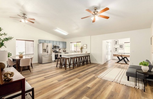 Val Vista Lakes House | Stylish Val Vista Home | 3BR + Yard & Putting Green