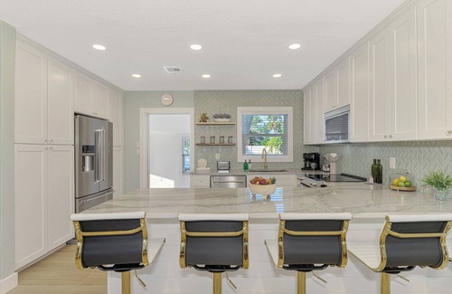 Venice House | Stylish Venice Island Pool Home